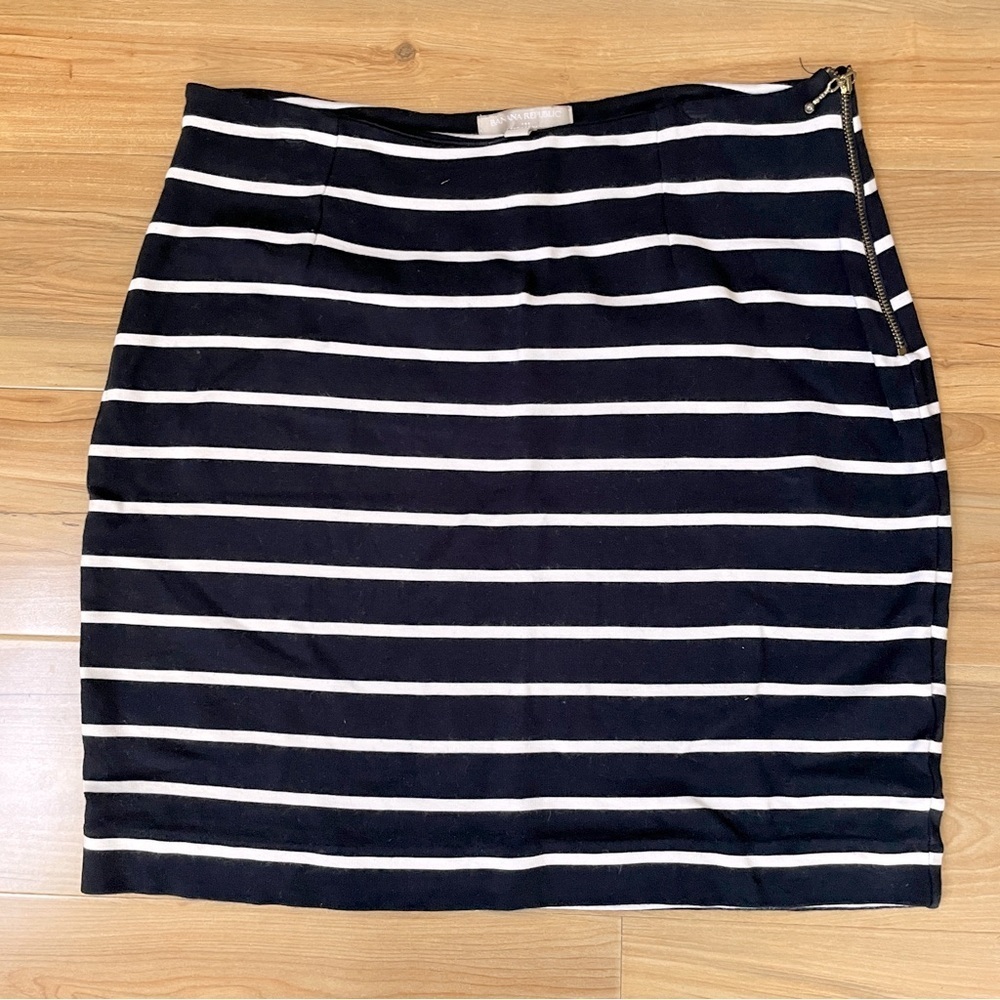 Banana Republic navy and white striped skirt